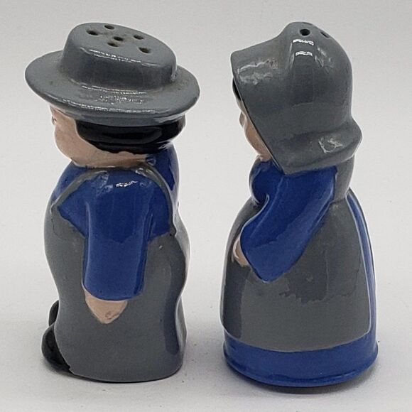 Signed Vintage 1984 Amish Blue Grey Man & Woman Ceramic Salt & Pepper Shaker Set - Picture 9 of 11